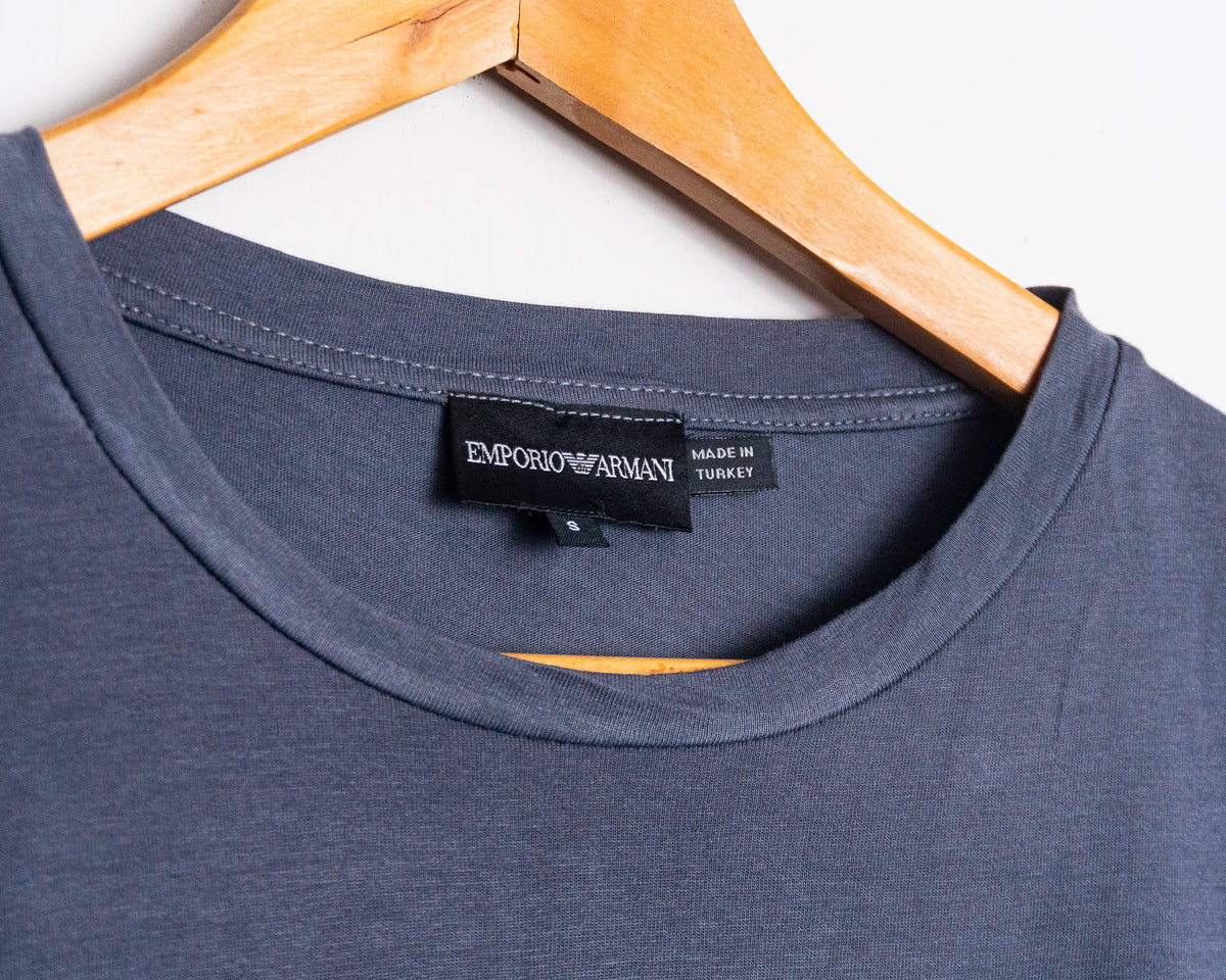Polera Emporio Armani gris estampada — Talla S